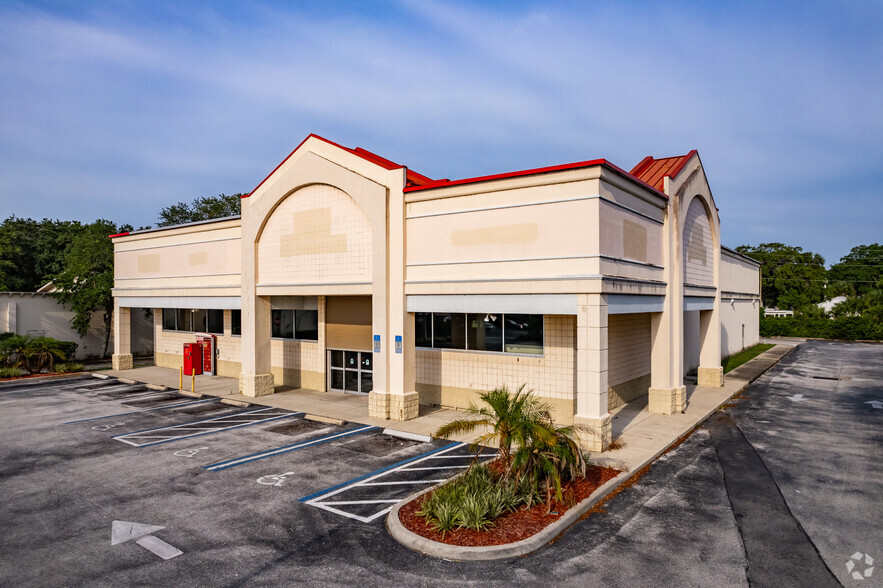 Primary Photo Of 1235 N 14th St, Leesburg Drugstore For Sale