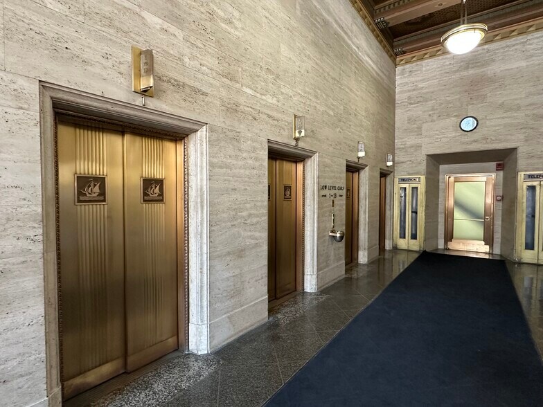 More Photos Of 14 Lafayette Sq, Buffalo Office For Sale