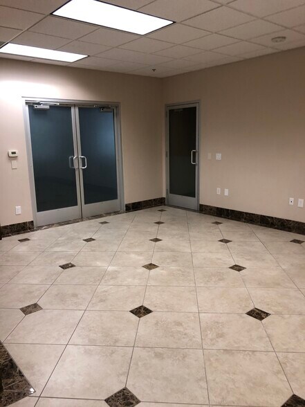 More Photos Of 5888 W Sunset Rd, Las Vegas Office For Sale