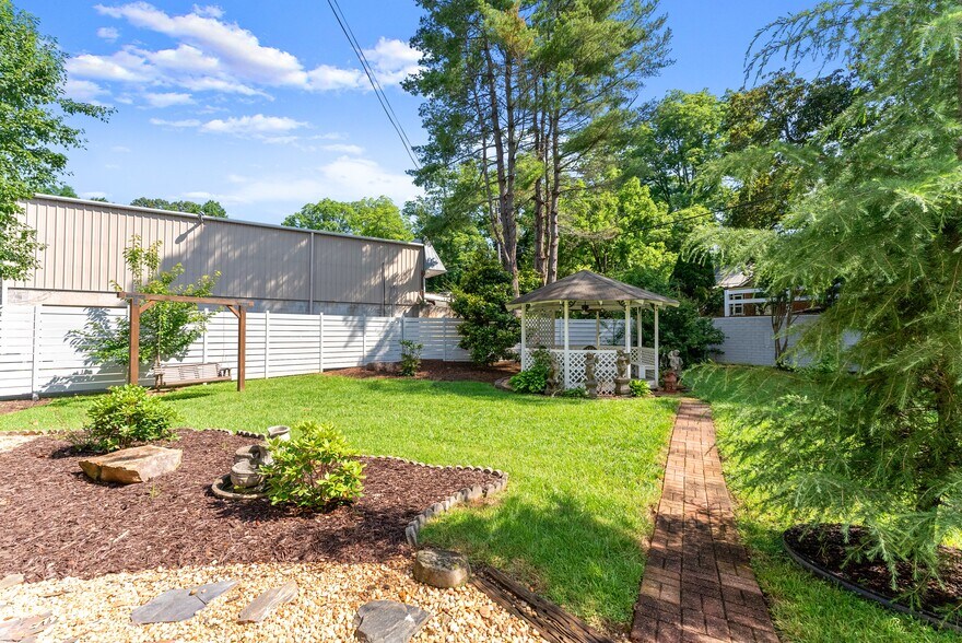 More Photos Of 168 W Main St, Dahlonega Hospitality For Sale