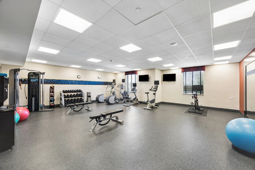 More Photos Of 1328 Highway 146, La Porte Hotel For Sale