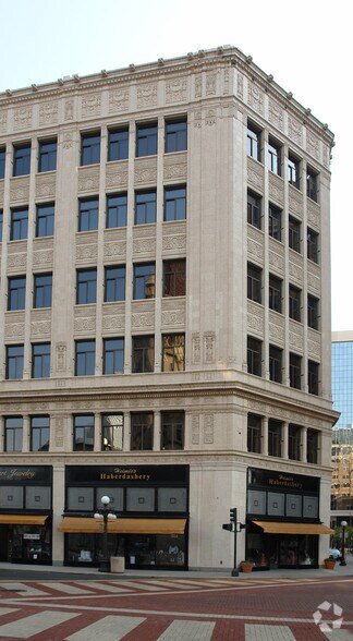 More Photos Of 400-426 Saint Peter St, Saint Paul Office For Lease