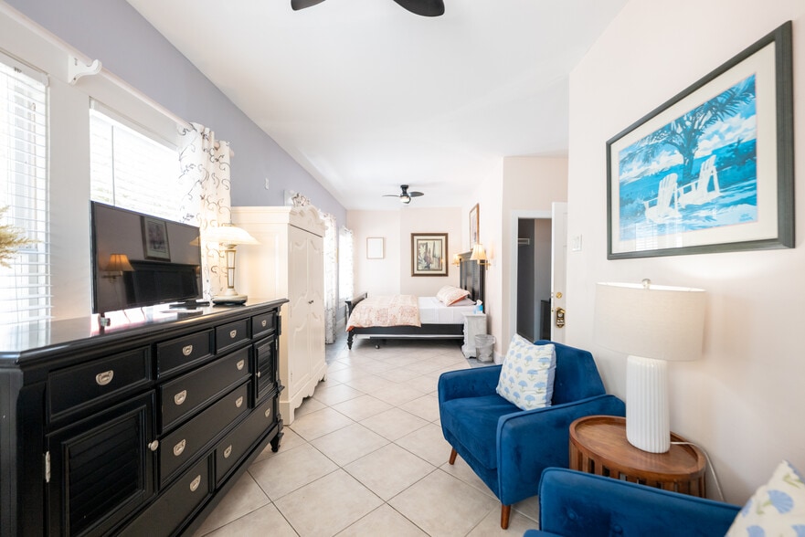 More Photos Of 412 Frances St, Key West Hotel For Sale