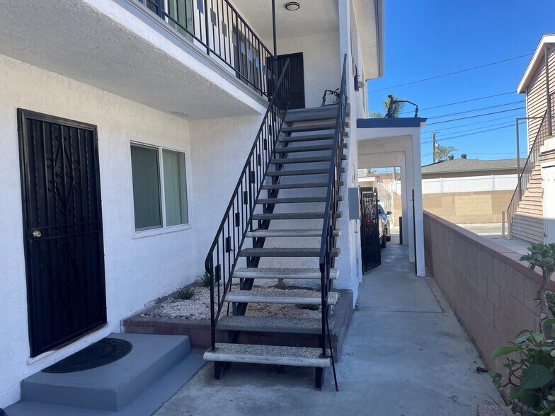 More Photos Of 12539 York Ave, Hawthorne Apartments For Sale