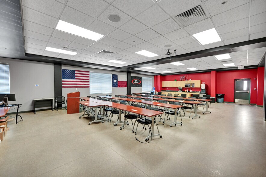 More Photos Of 7104 W County Road 116, Midland Warehouse For Lease