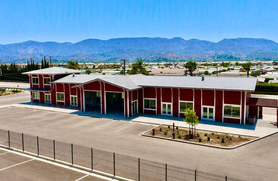 More Photos Of 35-39 E Telegraph Rd, Fillmore Freestanding For Lease