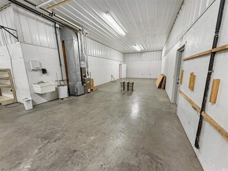 More Photos Of 2632 Cathy Ln, Jasper Warehouse For Sale
