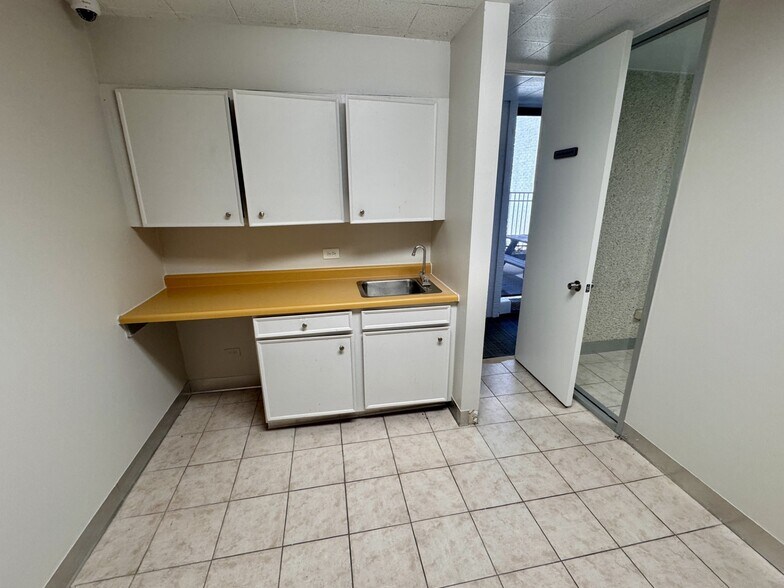 More Photos Of 4411 E Kentucky Ave, Glendale Medical For Sale