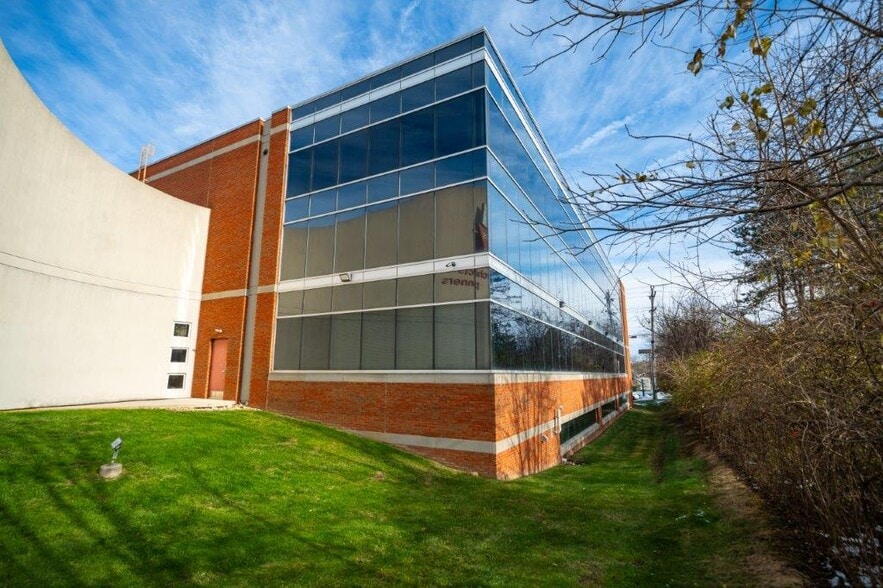 More Photos Of 2221 Schrock Rd, Columbus Office For Sale