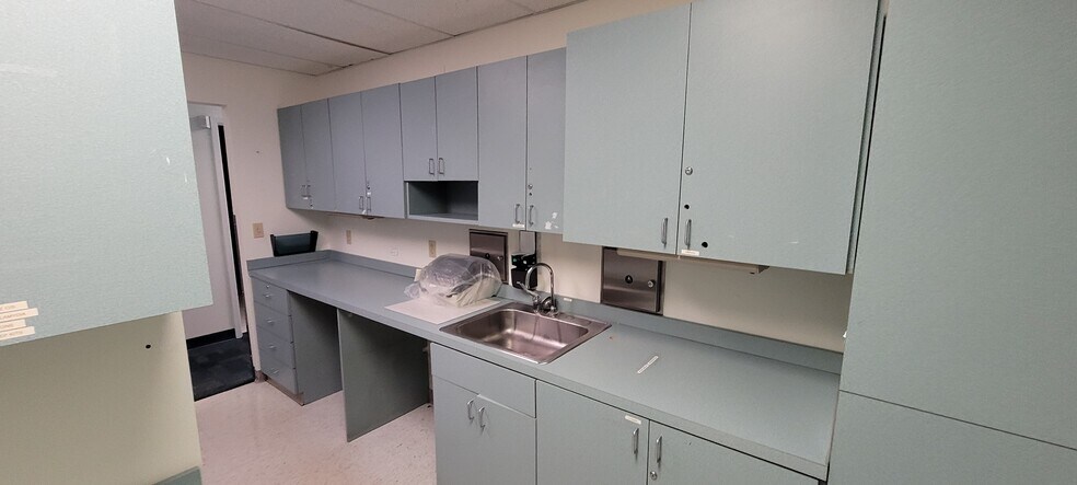 More Photos Of 11709 Lorain Ave, Cleveland Medical For Lease