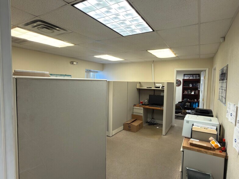 More Photos Of 4210 Whidden Blvd, Port Charlotte Warehouse For Lease