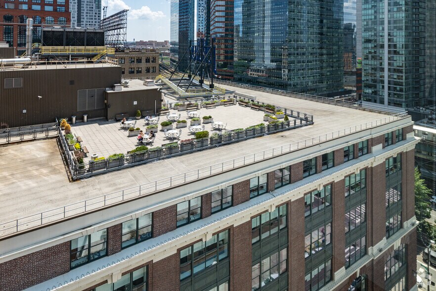 More Photos Of 27-01 Queens Plz N, Long Island City Office For Lease