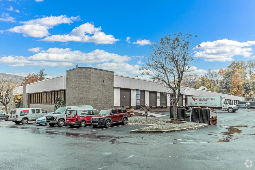 More Photos Of 200 Saw Mill River Rd, Hawthorne Light Distribution For Lease