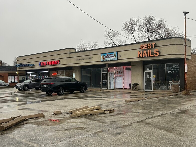 More Photos Of 2304-2312 Grand Ave, Waukegan Storefront For Lease