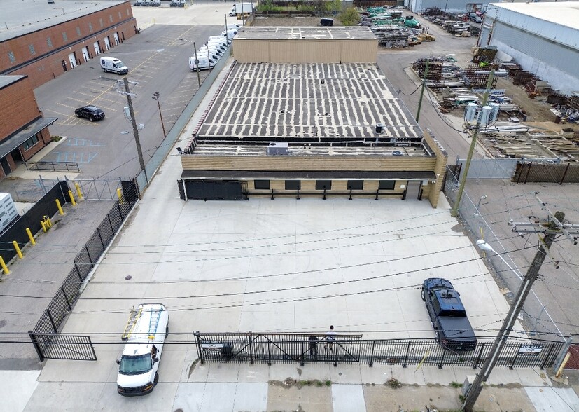 More Photos Of 14050 Oakland St, Highland Park Manufacturing For Sale