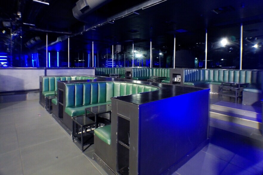 More Photos Of 5002 Washington Ave, Houston Bar For Lease