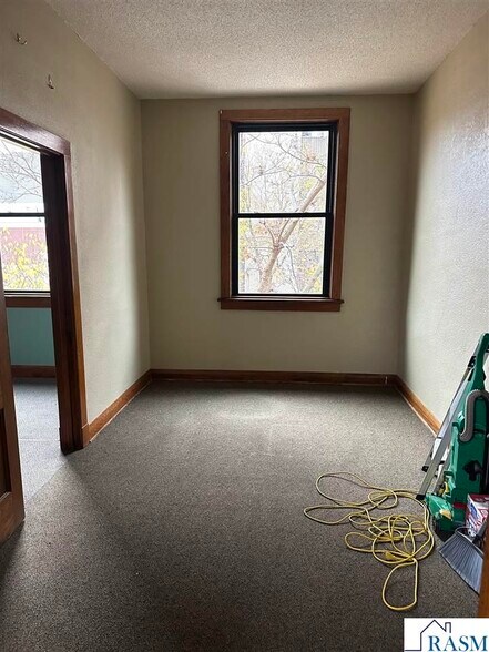 More Photos Of 100-114 E Walnut St, Mankato Office For Lease