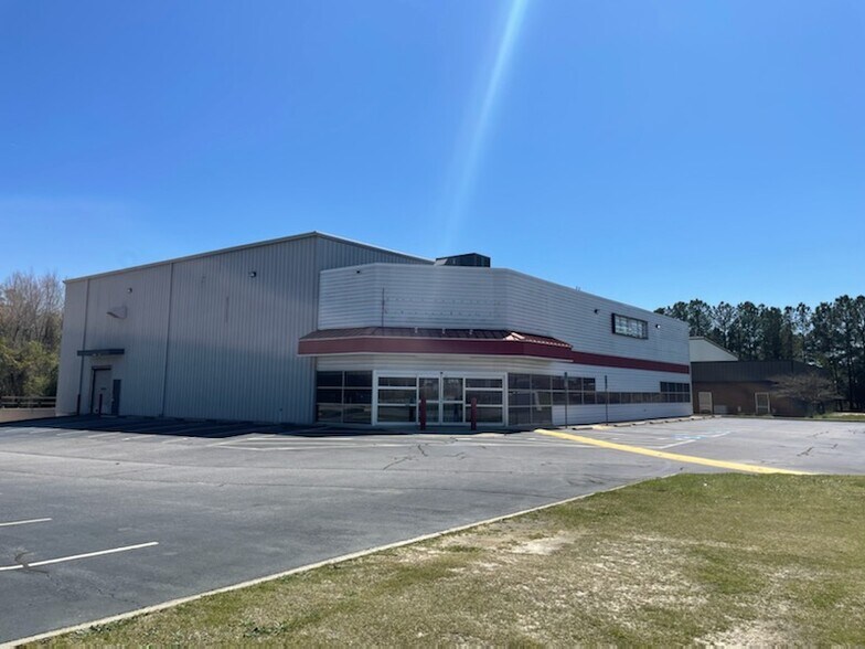 More Photos Of 2915 Gillespie St, Fayetteville Flex For Sale