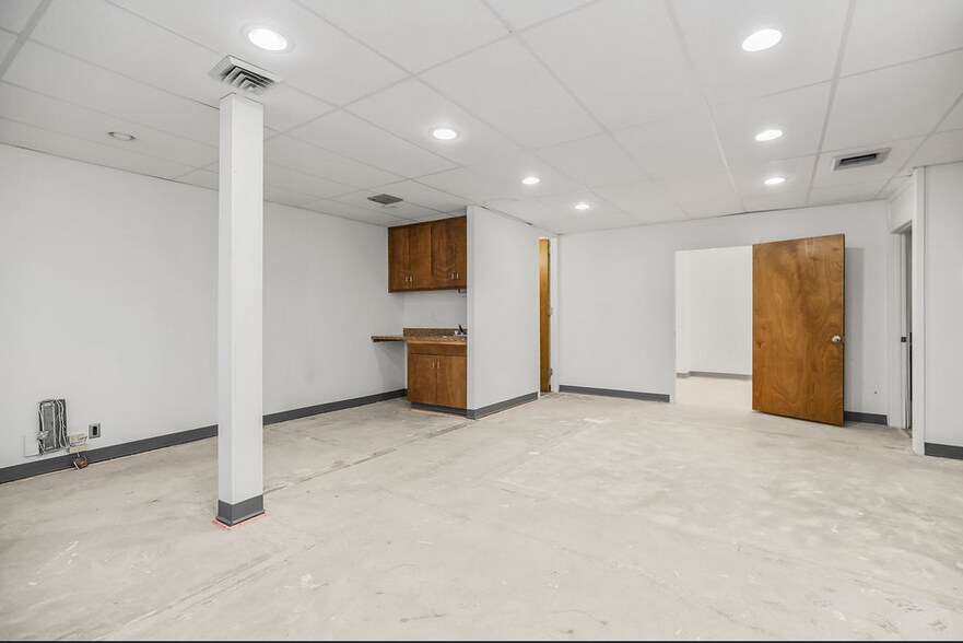 More Photos Of 1854 Minnesota Ave, Kansas City Office Residential For Sale