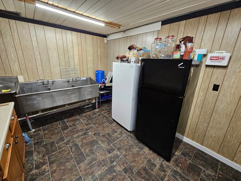 More Photos Of 124 Main St, Vincennes Office For Sale