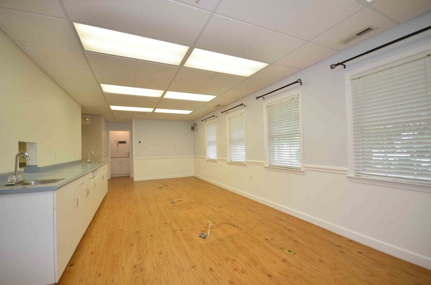 More Photos Of 556 Cynwood Dr, Easton Medical For Lease