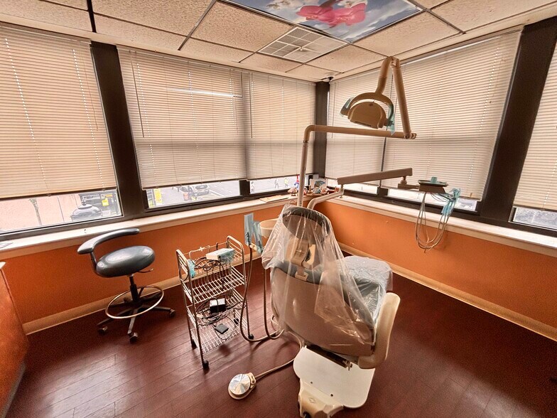 More Photos Of 4900-4902 Bergenline Ave, Union City Storefront Retail Office For Lease