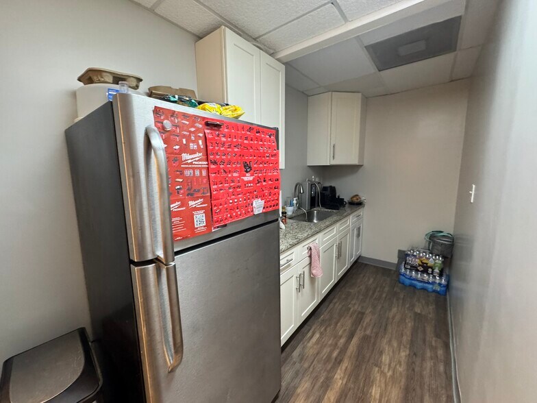 More Photos Of 200-210 Expressway Ct, Virginia Beach Unknown For Lease