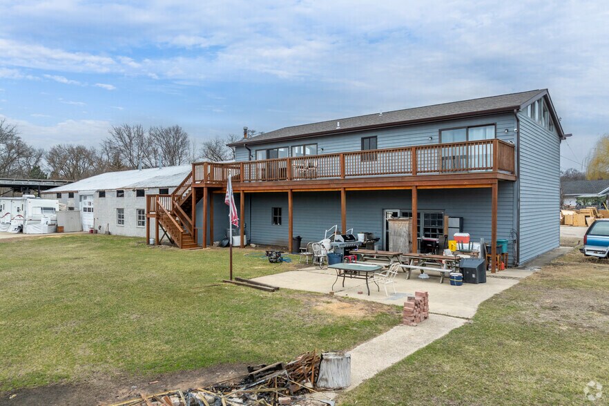 More Photos Of 3600 Riverside Dr, Crystal Lake Storefront Retail Residential For Sale