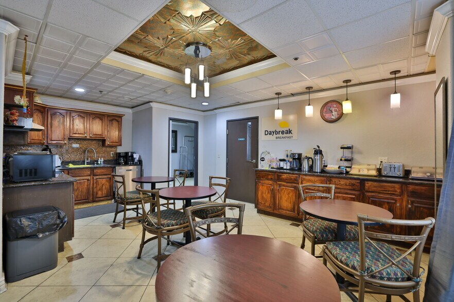 More Photos Of 8350 Razorback Rd, Colorado Springs Hotel For Sale