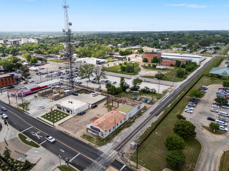 More Photos Of 401 S 8th St, Waco General Retail For Sale