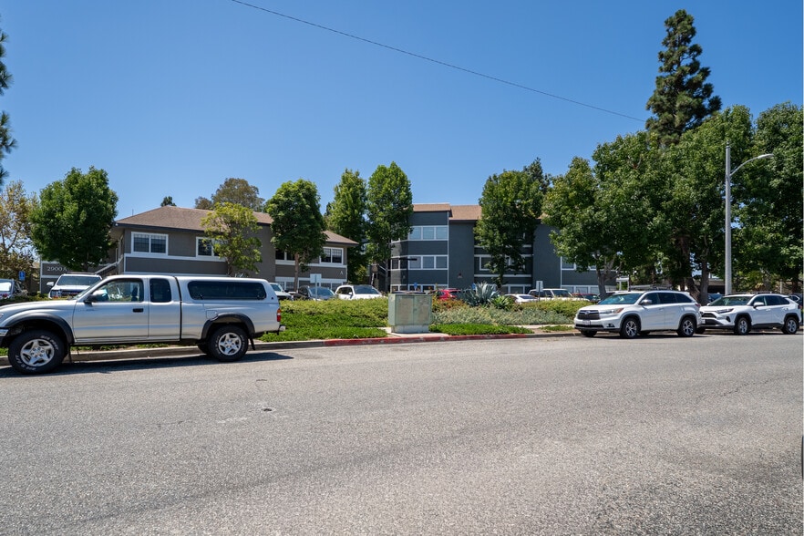 More Photos Of 2900 Bristol St, Costa Mesa Office For Sale