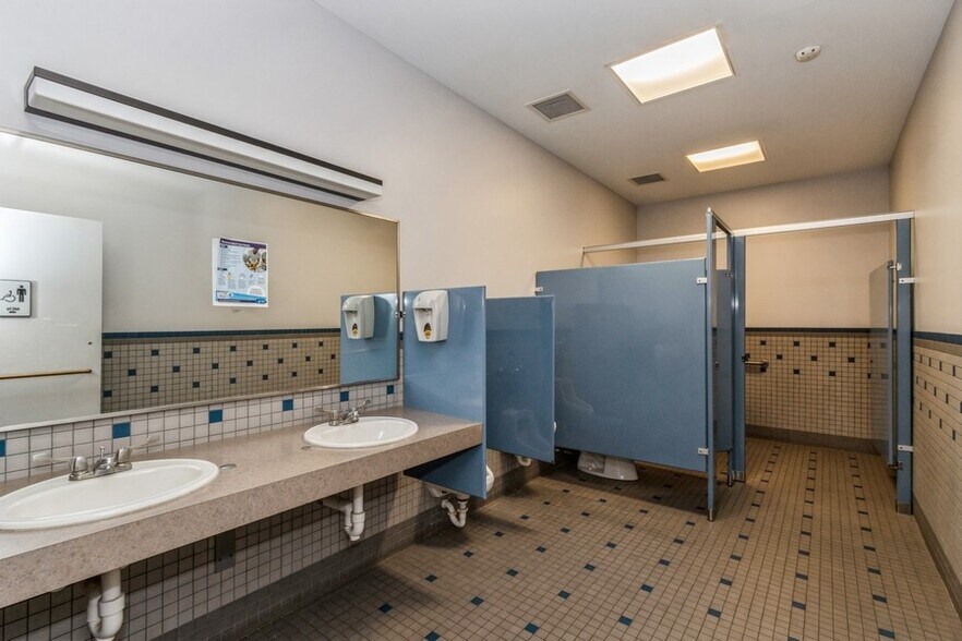 More Photos Of 2834 Northgate Dr, Iowa City Office For Lease