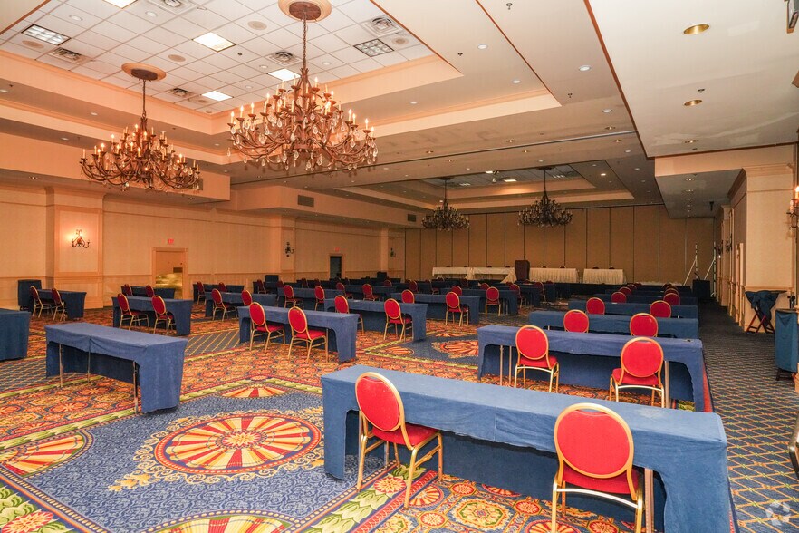 More Photos Of 200 E Amite St, Jackson Hotel For Sale