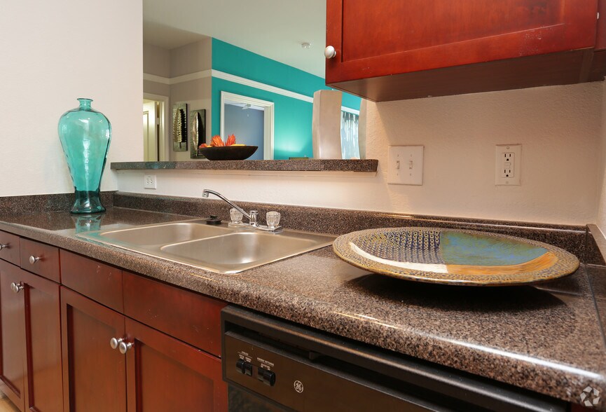 More Photos Of 2000 E Arapaho Rd, Richardson Apartments For Lease
