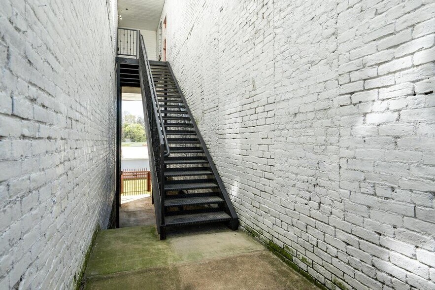 More Photos Of 227-229 N 1st St, Pulaski Restaurant For Sale