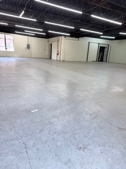 More Photos Of 2624 Colerain Ave, Cincinnati Warehouse For Lease