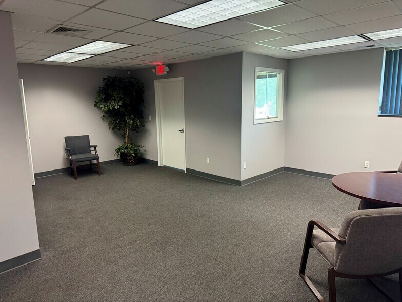 More Photos Of 35572 Veronica St, Livonia Warehouse For Lease