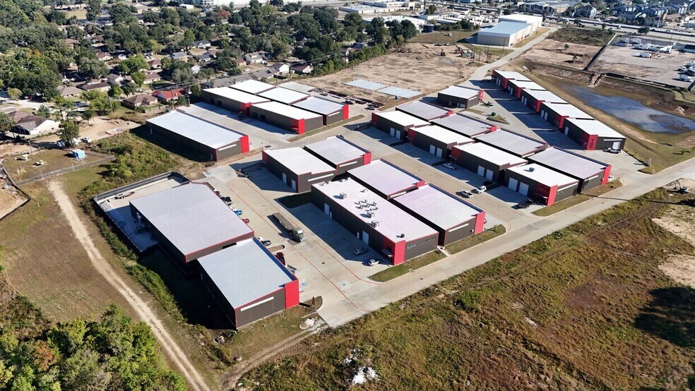 More Photos Of 16313 North Fwy 28, Houston Warehouse For Lease