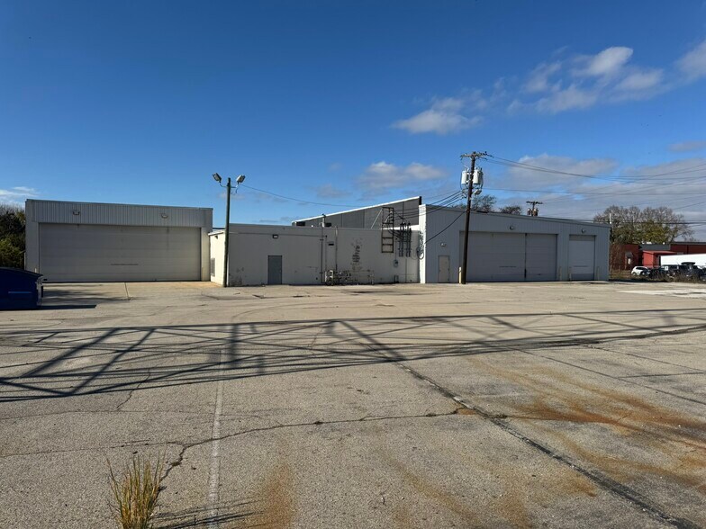 More Photos Of 3821 Industrial Blvd, Indianapolis Light Distribution For Sale