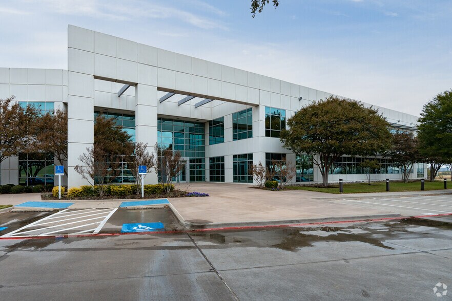 More Photos Of 2301 Eagle Pky, Fort Worth Office For Lease