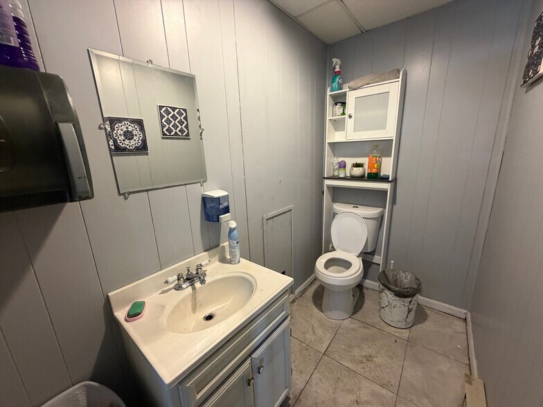 More Photos Of 1033 Riverview Dr, Walnutport Auto Dealership For Lease