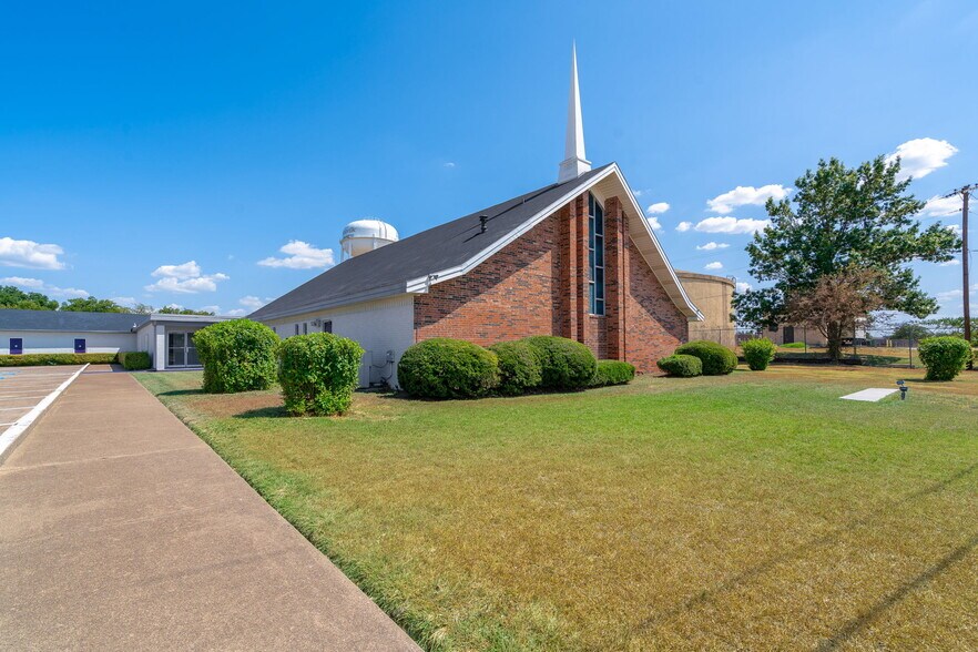 More Photos Of 200 Carr Ln, Duncanville Religious Facility For Lease