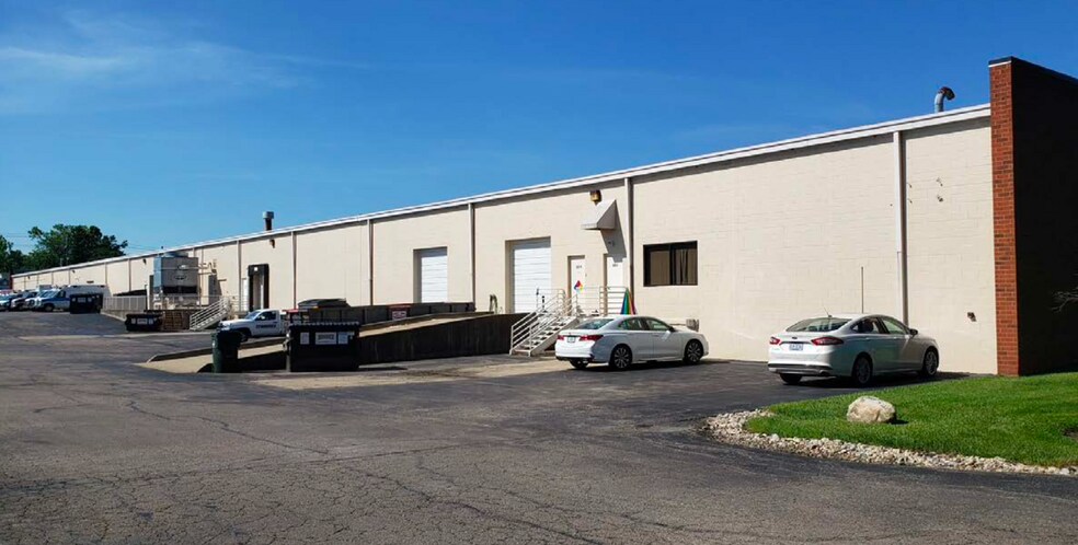 More Photos Of 422 Wards Corner Rd, Loveland Showroom For Lease