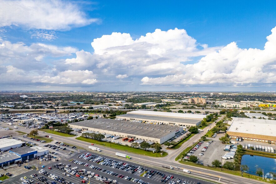 More Photos Of 1125 Gills Dr, Orlando Warehouse For Lease