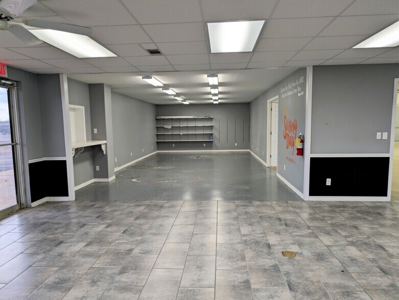 More Photos Of 608 E Booth Rd, Searcy Light Manufacturing For Sale