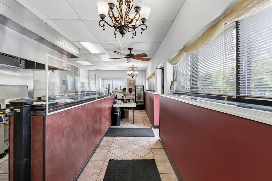 More Photos Of 522 N Main St, Farmville Restaurant For Sale