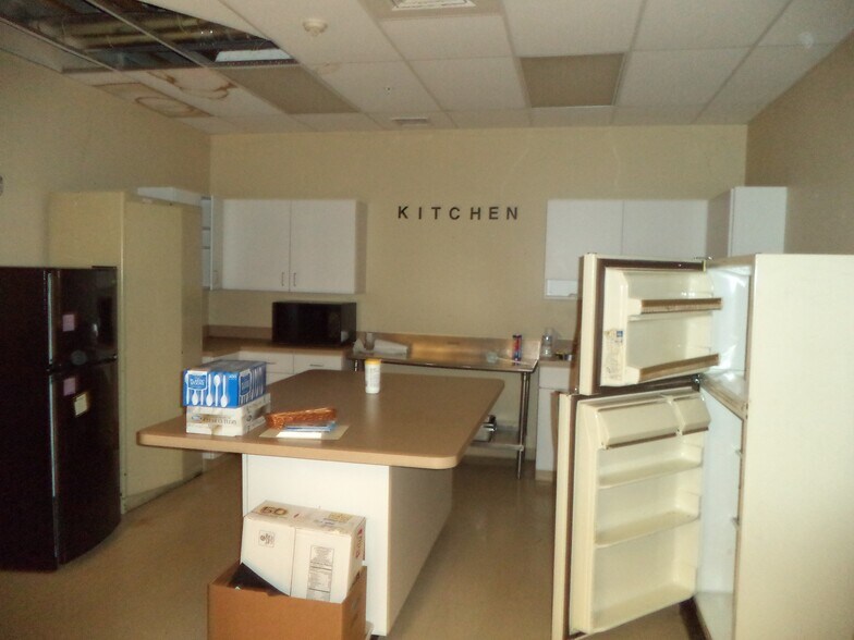 More Photos Of 187 Hampstead Rd, Derry Specialty For Sale