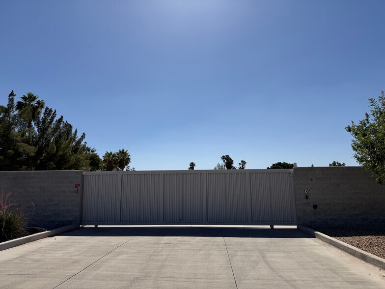 More Photos Of 2060 S Vineyard, Mesa Contractor Storage Yard For Lease