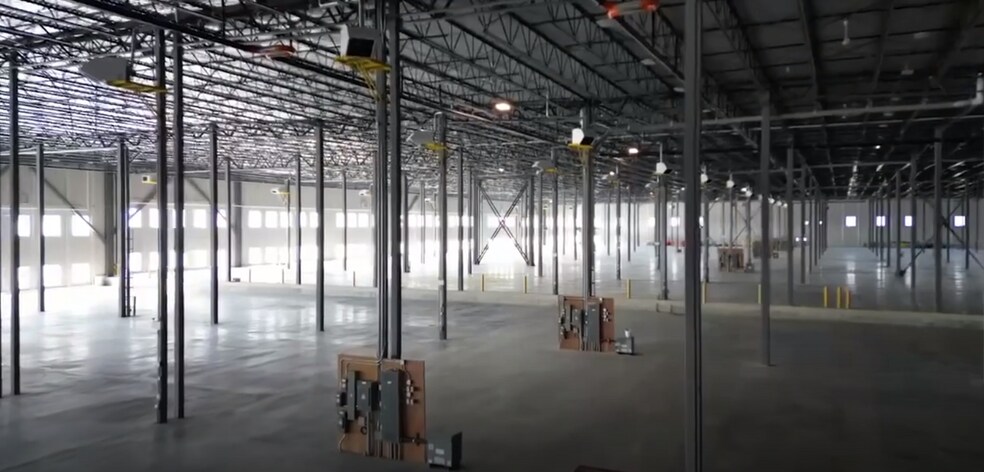 More Photos Of 2089 Calypso St, Limoges Distribution For Lease