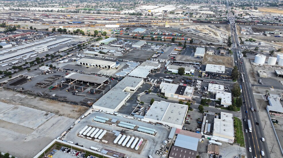 More Photos Of 169 W Mindanao St, Bloomington Distribution For Sale